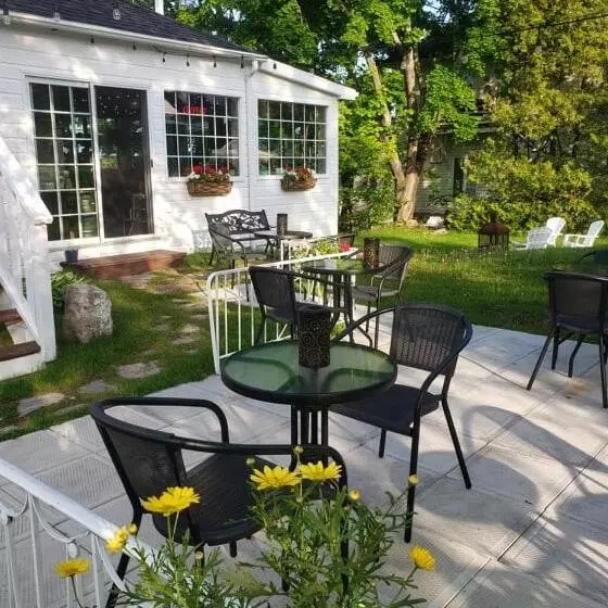 ベッドアンドブレックファースト Auberge La Marmite