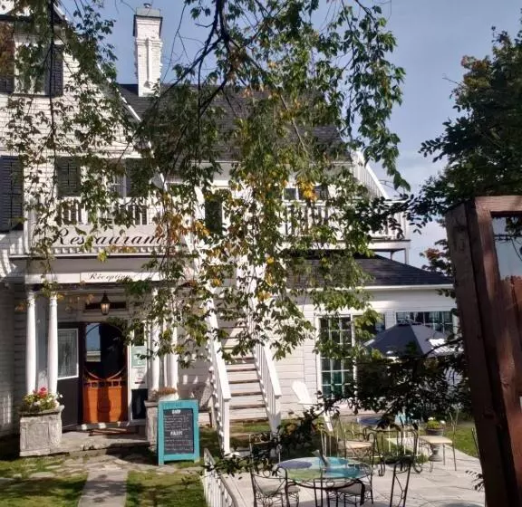 ベッドアンドブレックファースト Auberge La Marmite