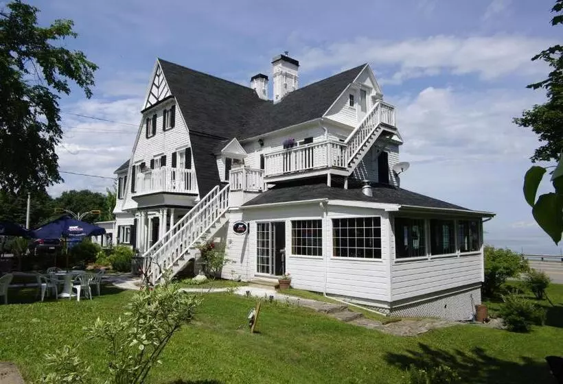 ベッドアンドブレックファースト Auberge La Marmite