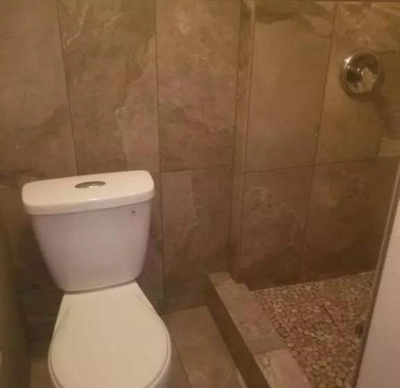 Hotelli Red Shutter Inn