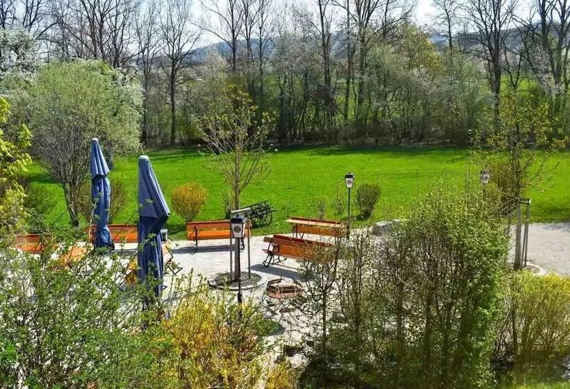 Hotelli Und Restaurant Nehrener Hof