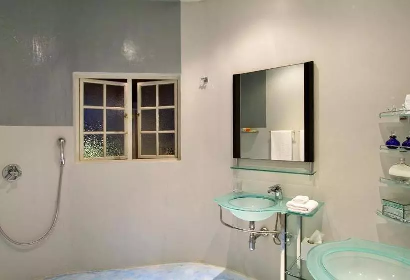 Days At Sea Beach Lodge