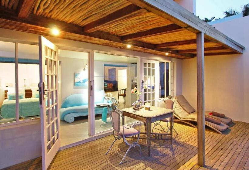 Days At Sea Beach Lodge