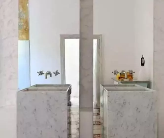 ペンション Capri Suite