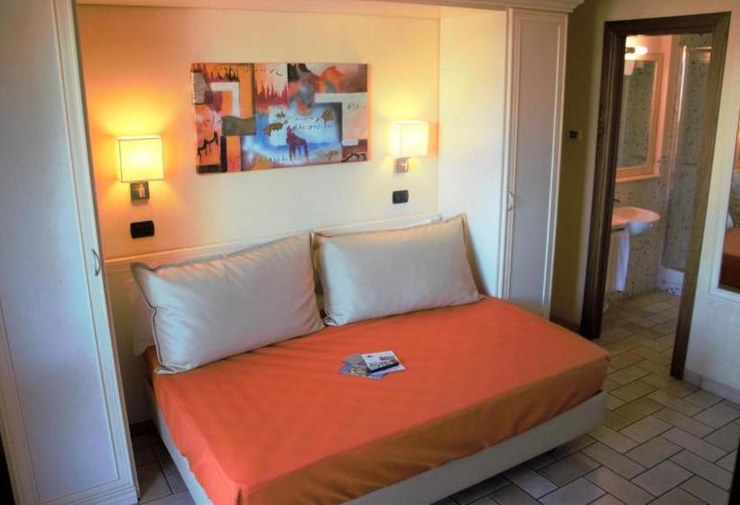 住所  Borgo Castel Savelli