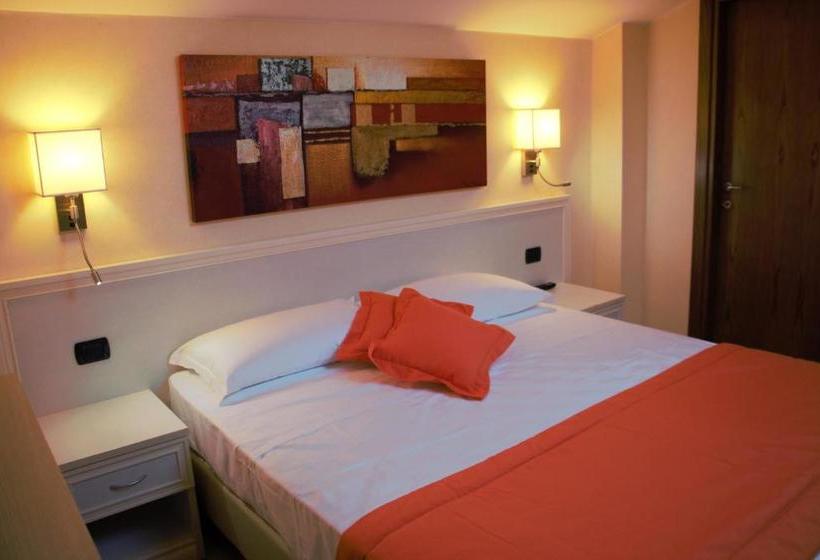 住所  Borgo Castel Savelli