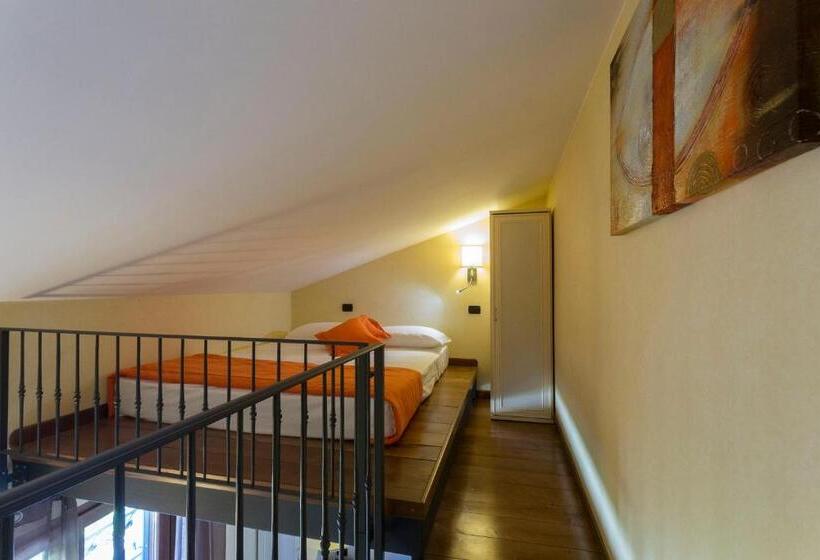 住所  Borgo Castel Savelli