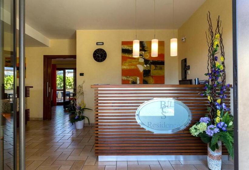 住所  Borgo Castel Savelli