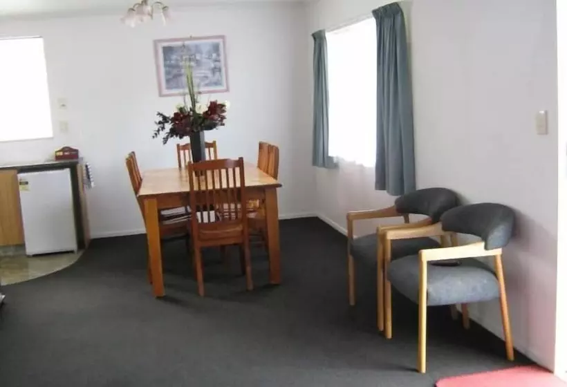 Rose Court Motel