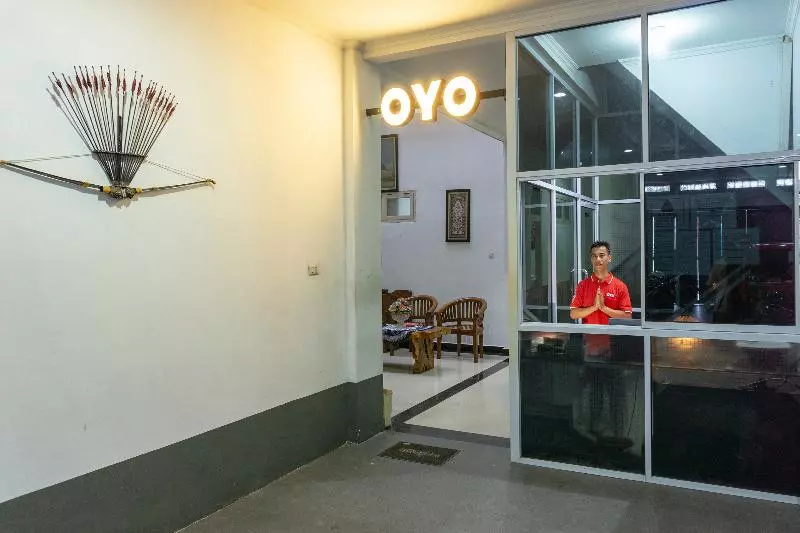 ユースホステル Bintara Guest House By Oyo Rooms