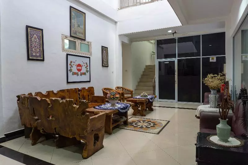 ユースホステル Bintara Guest House By Oyo Rooms