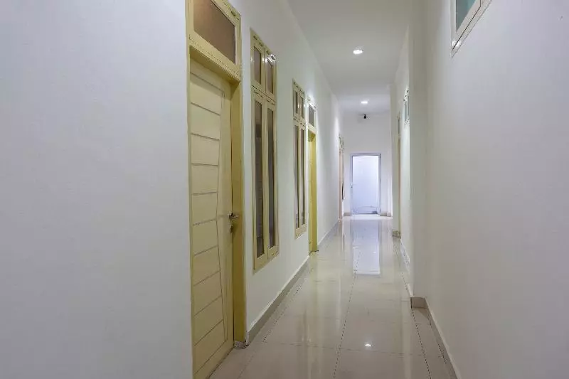 ユースホステル Bintara Guest House By Oyo Rooms
