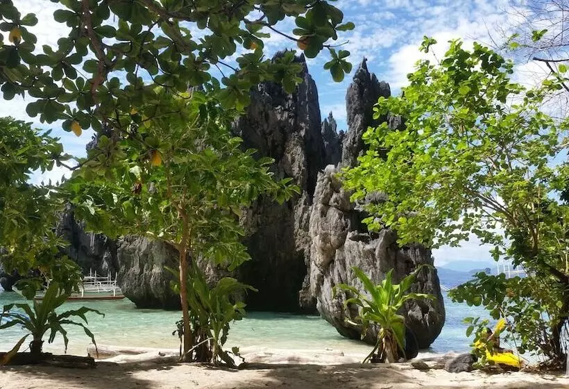 مسافرخانه Banana Grove El Nido