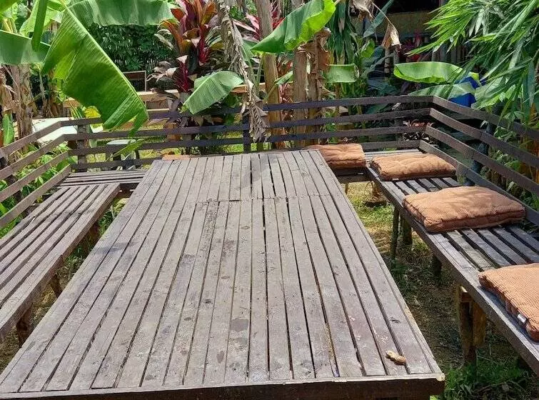 مسافرخانه Banana Grove El Nido