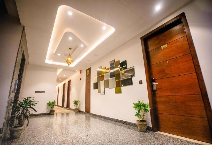 Отель Ten Square, India