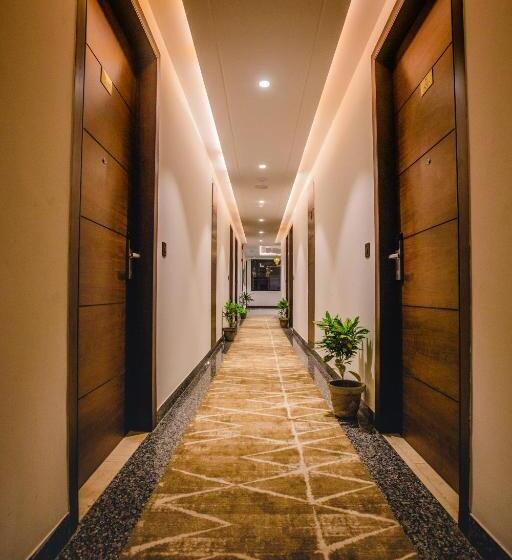 Отель Ten Square, India