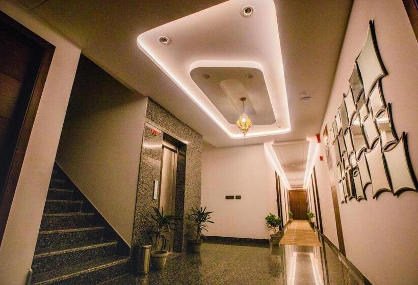 Отель Ten Square, India