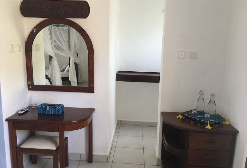 هتل The Coconut Beach Boutique Lodge & Spa