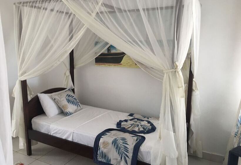 هتل The Coconut Beach Boutique Lodge & Spa