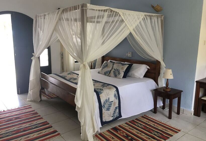 هتل The Coconut Beach Boutique Lodge & Spa