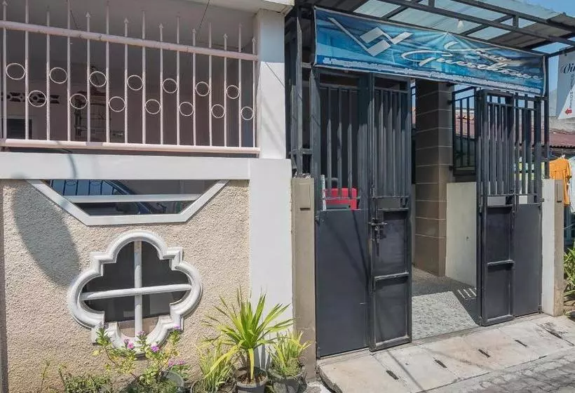 Majatalo Reddoorz Near Mt Haryono Semarang