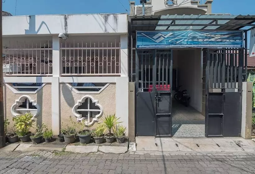 Majatalo Reddoorz Near Mt Haryono Semarang