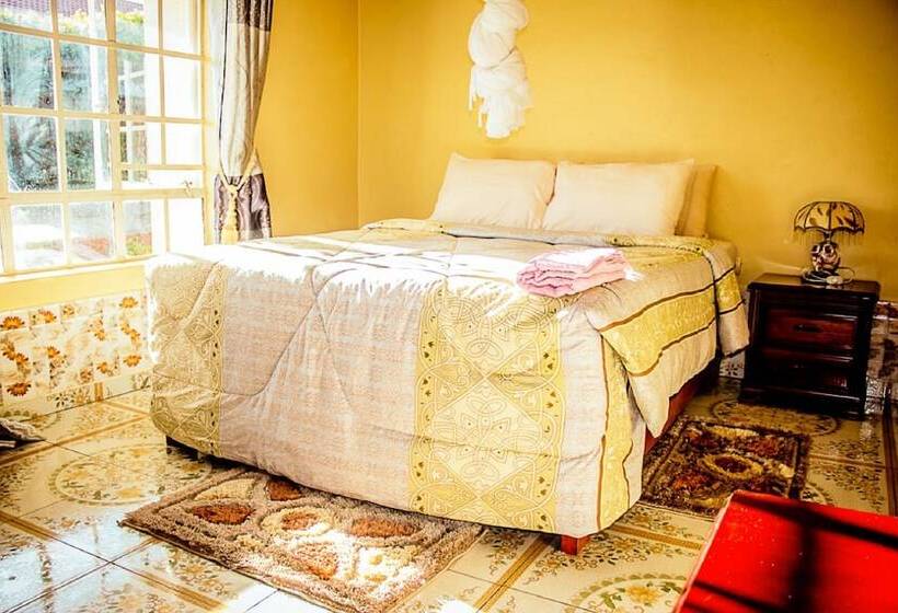 Bed and Breakfast Lindas's Lodge