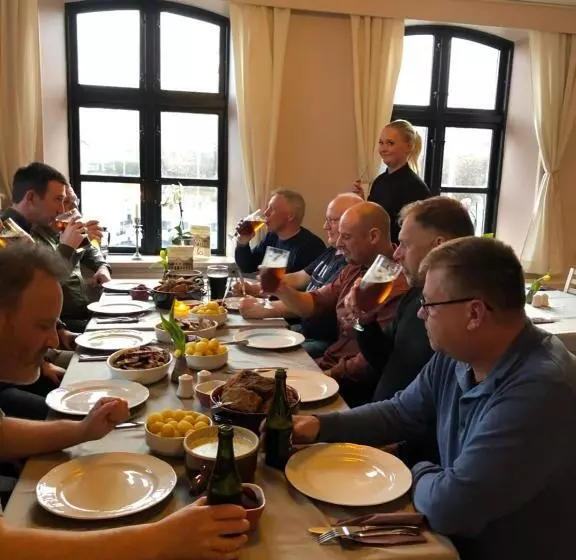 簡易ホテル Døstrup Landevejskro & Motel