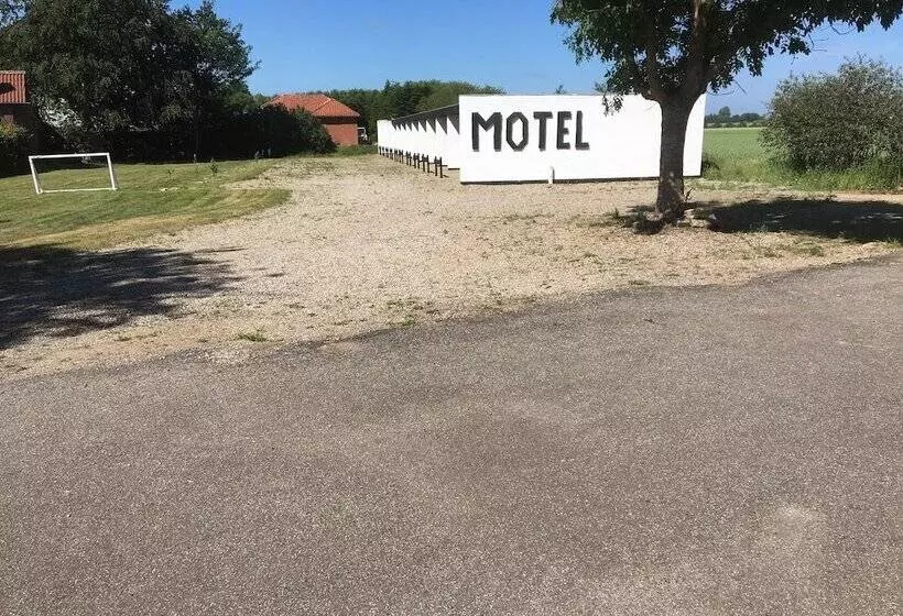 簡易ホテル Døstrup Landevejskro & Motel