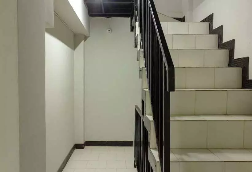 ペンション Kamar Keluarga Mahkota 8 By Oyo Rooms