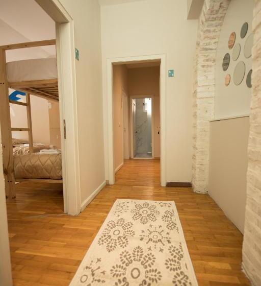 הוסטל Mosaic Home