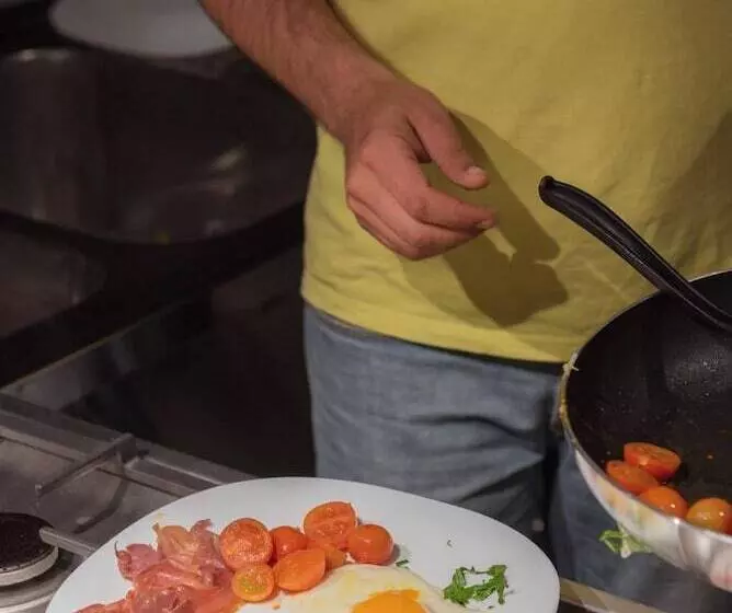 هاستل Mosaic Home