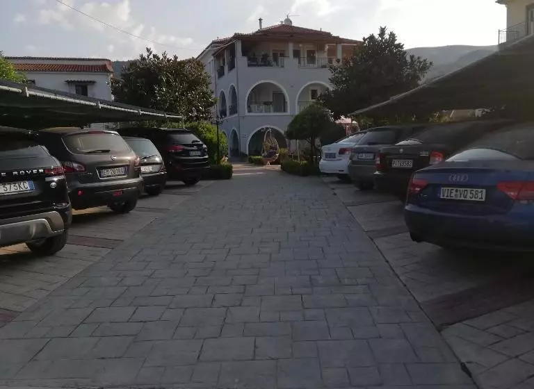 Delphin Rooms Sivota