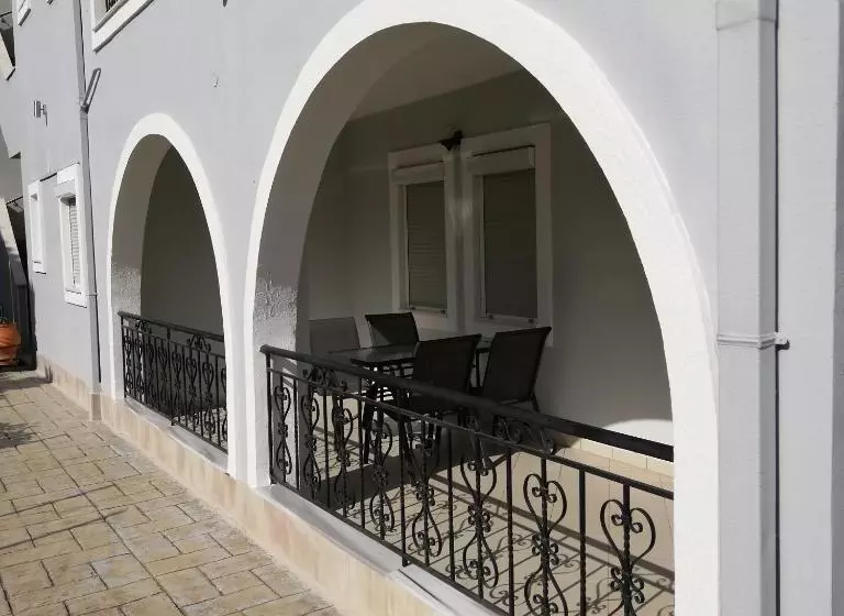 Delphin Rooms Sivota