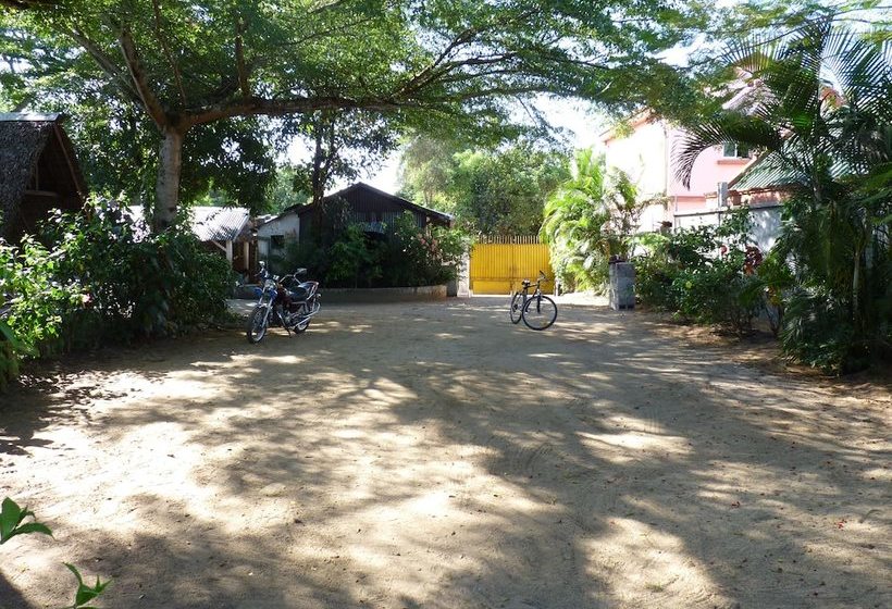 Отель Bungalow Finaritra