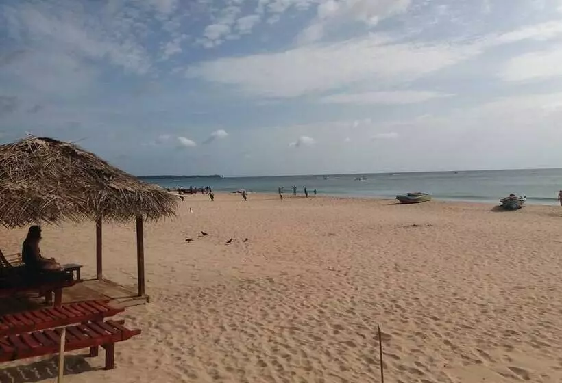 هتل East Royal Holiday Inn