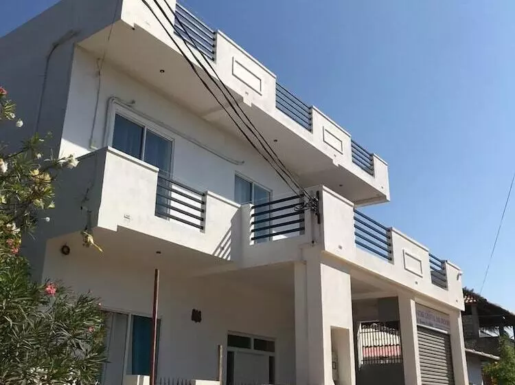 هتل East Royal Holiday Inn