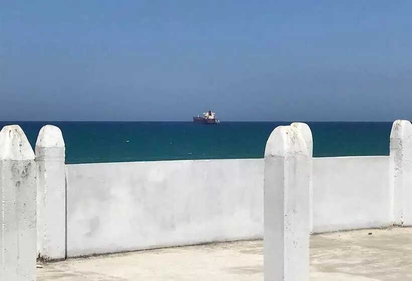 هتل East Royal Holiday Inn