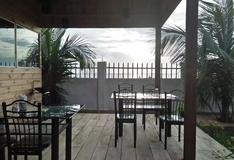 هتل East Royal Holiday Inn