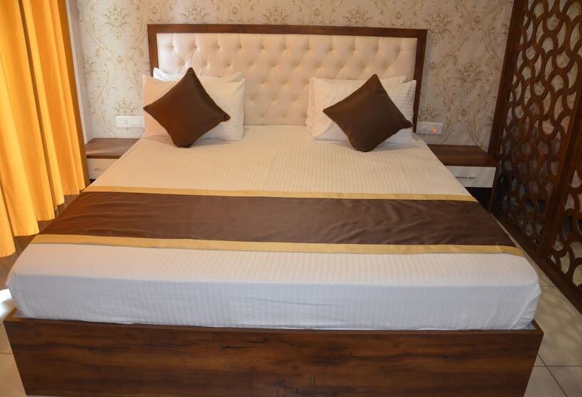 فندق Maharani Regency