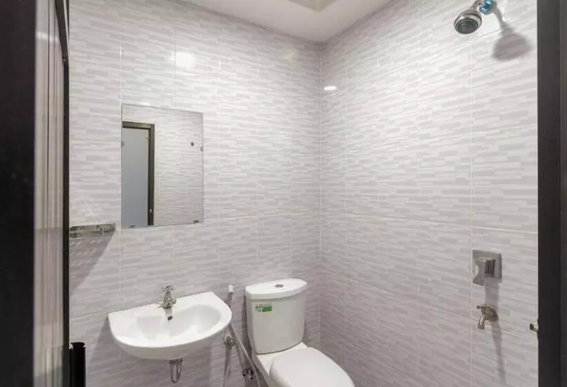 ホテル Reddoorz Near Ap Pettarani 3