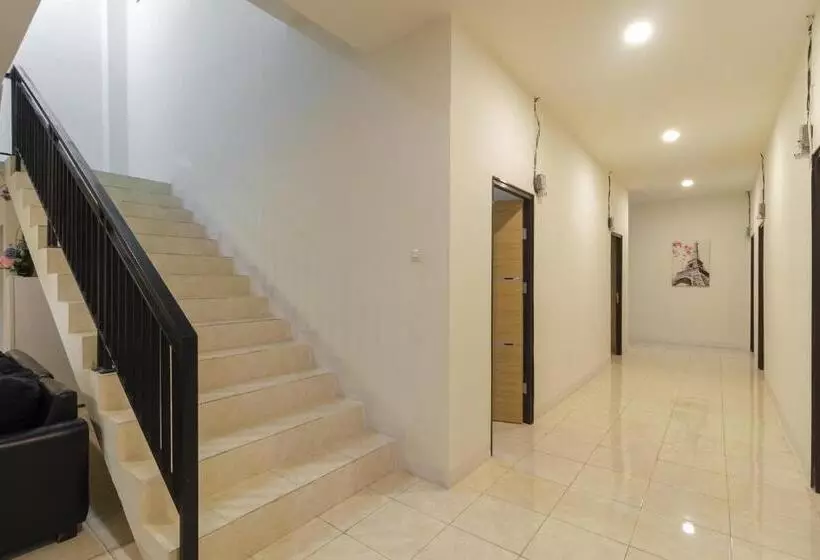 ホテル Reddoorz Near Ap Pettarani 3