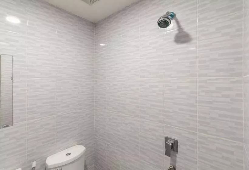 ホテル Reddoorz Near Ap Pettarani 3