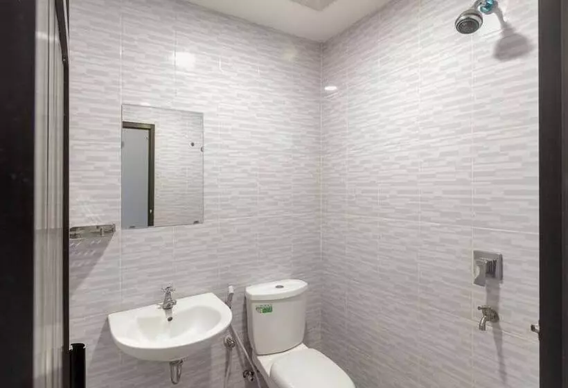 ホテル Reddoorz Near Ap Pettarani 3