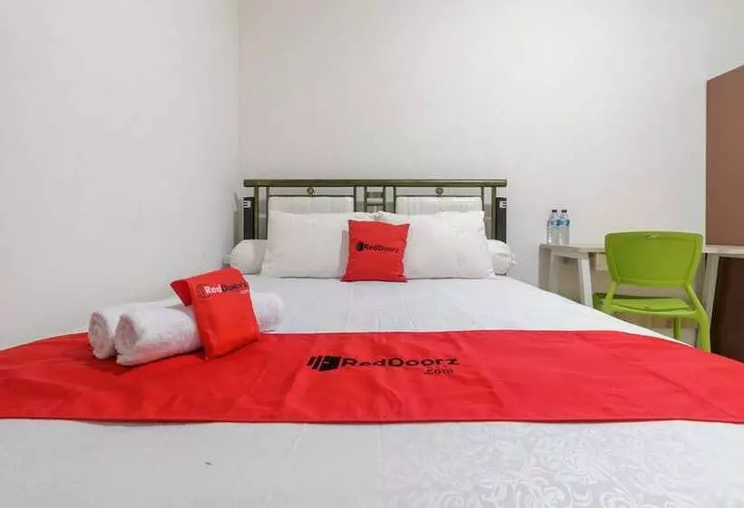 ホテル Reddoorz Near Ap Pettarani 3