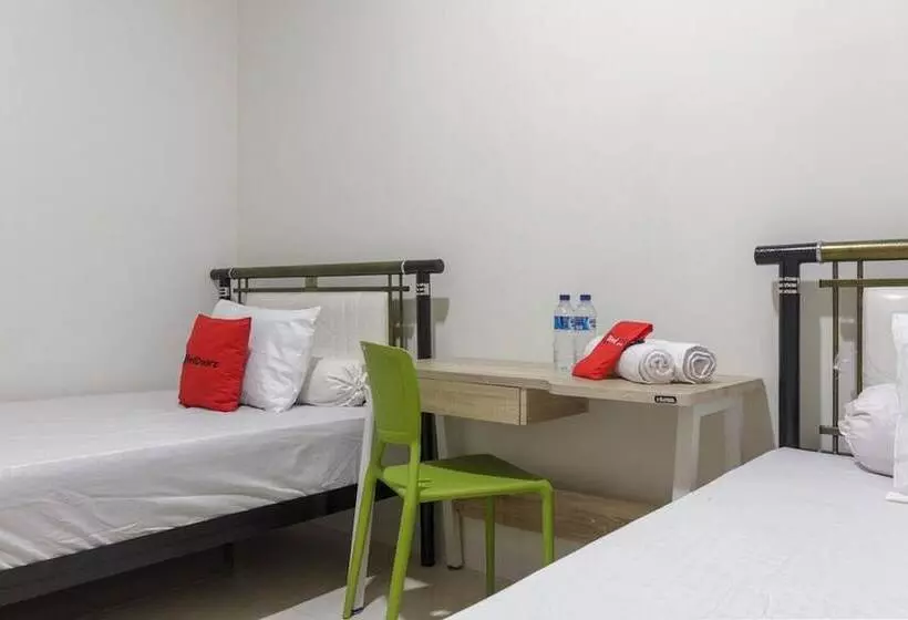 ホテル Reddoorz Near Ap Pettarani 3