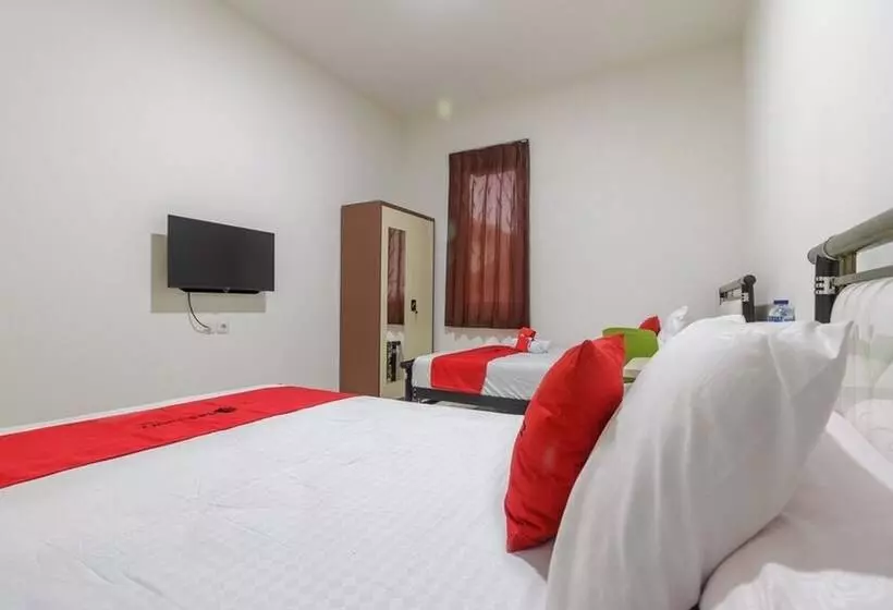 ホテル Reddoorz Near Ap Pettarani 3