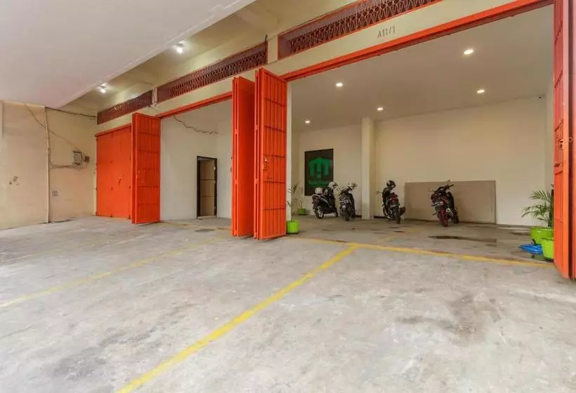 ホテル Reddoorz Near Ap Pettarani 3