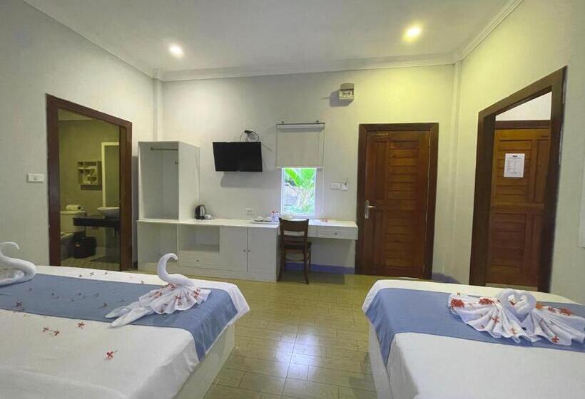 בית מלון כפרי Scarlet Sails Resort