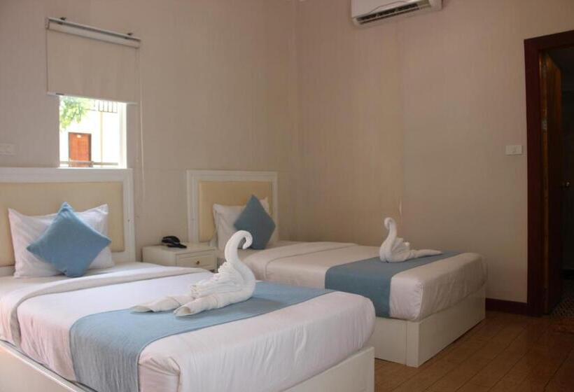 בית מלון כפרי Scarlet Sails Resort